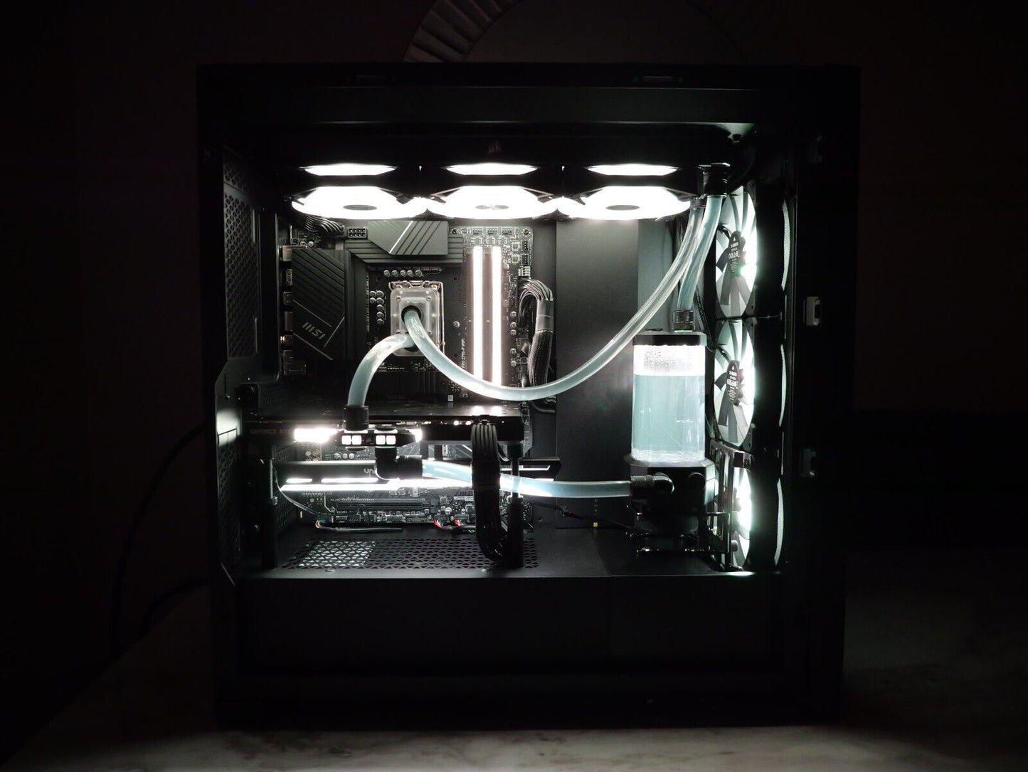 i9 14900k, RTX 4090, 48GB DDR5, 4TB GEN5 SSD, Custom Loop